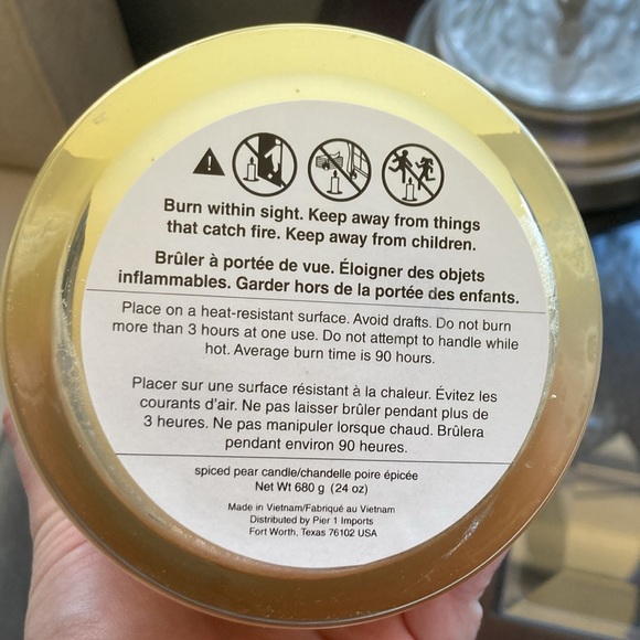 Excellent Condition- Pier 1 spiced pear candle with decorative cover & pedestal - Picture 6 of 13